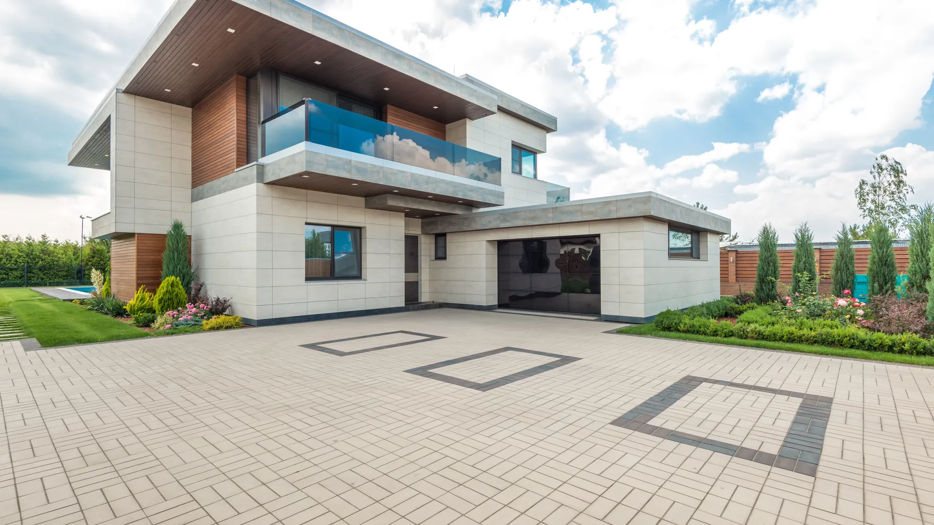 Conroe TX Driveway Experts | Concrete, Asphalt & Paver Driveway Installation and Repair